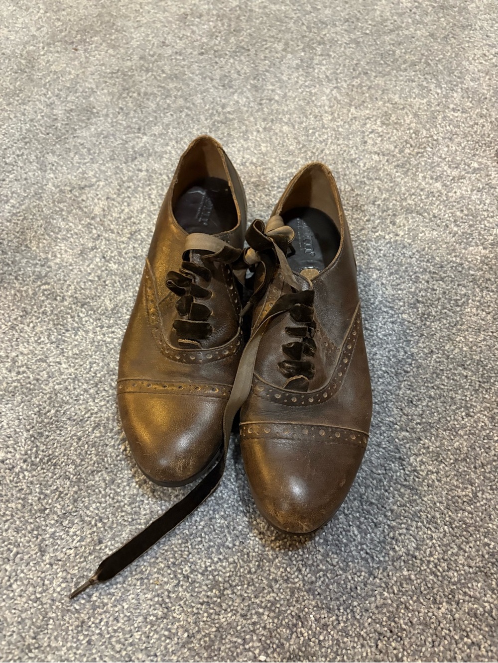 Born Women's Leather Oxford Wing-Tip Shoes with Ribbon Lace Brown- Size 9.5